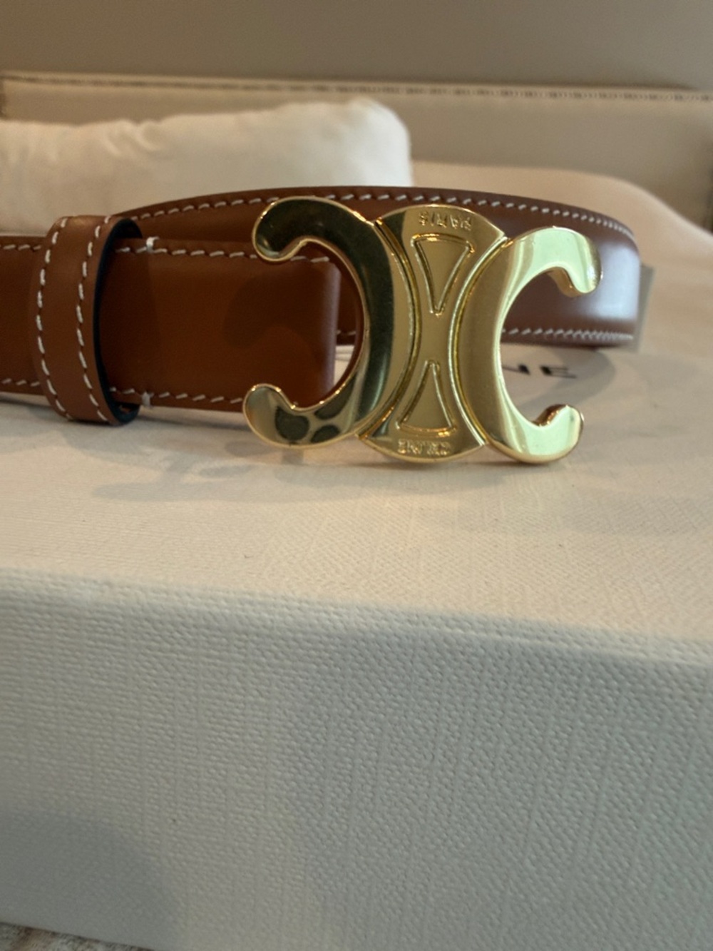 Reposhing. Never worn. - Picture 2 of 4